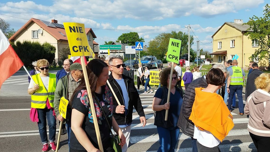 Przeciw wywłaszczeniom i CPK. Blokowali krajową siedemnastkę Przeciw wywłaszczeniom i CPK. Blokowali krajową siedemnastkę