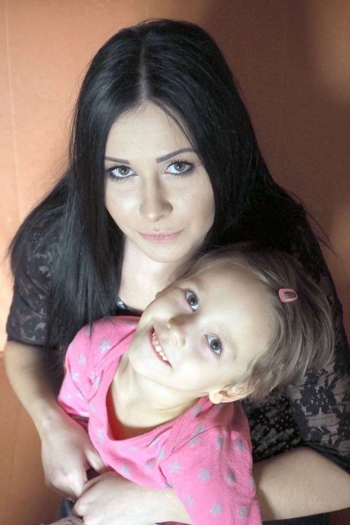 Przeczytał nasz artykuł, zostawił komentarz na forum i przelał pieniądze. Nikola ma szansę na lepsze życie