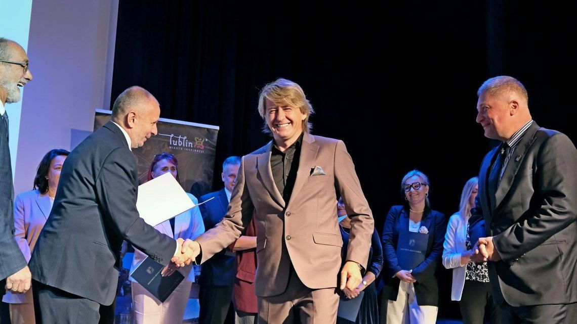 Przed pierwszym dzwonkiem: nominacje dla dyrektorów, awanse dla nauczycieli