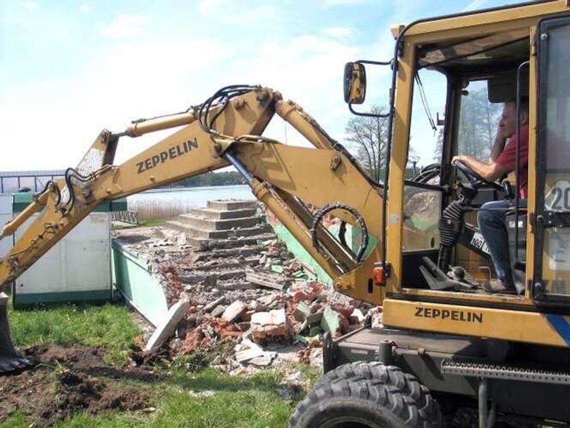 Przed sezonem w Okunince. Ruszyła przebudowa dojścia do głównej plaży Przed sezonem w Okunince. Ruszyła przebudowa dojścia do głównej plaży