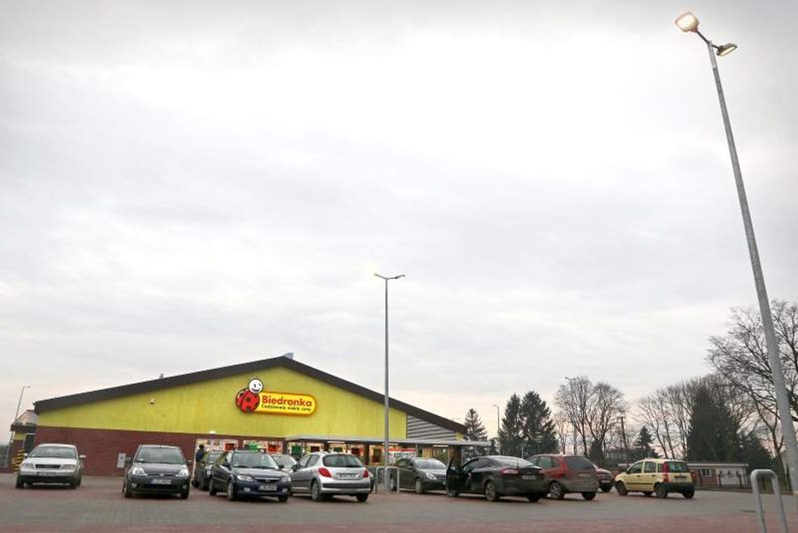 Przed wyborami ogrodniczy, po wyborach Biedronka. Wójt oszukał mieszkańców?