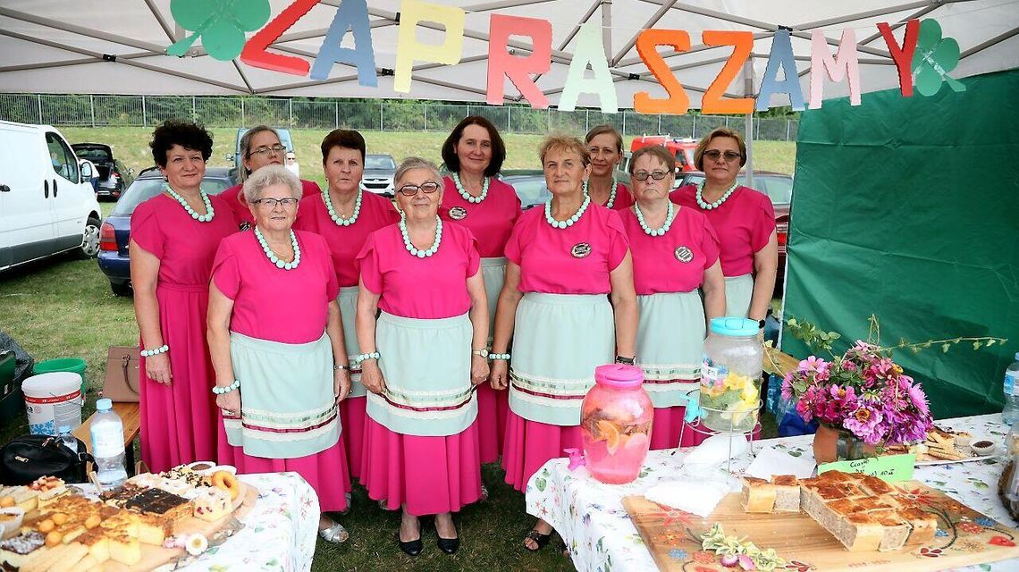 Przednia zabawa na dożynkach. Nawet deszcz im nie przeszkodził