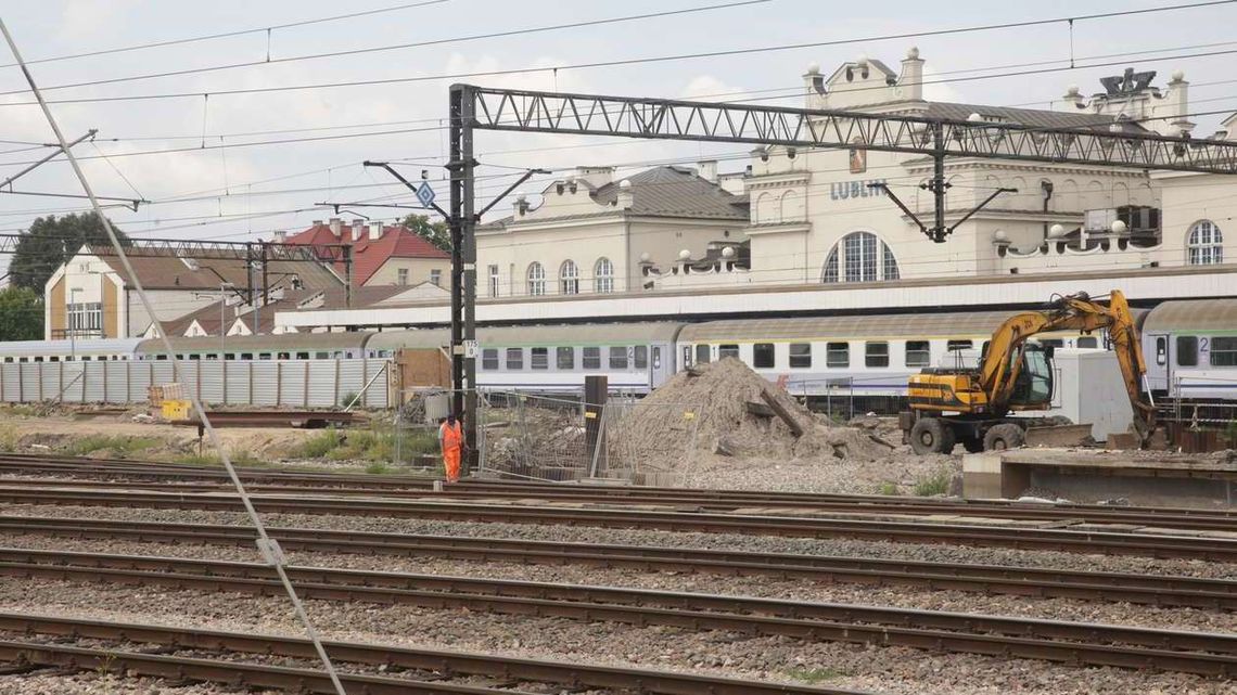 Przedsiębiorcy grożą blokadą dróg. Nie dostali pieniędzy za przebudowę linii kolejowej