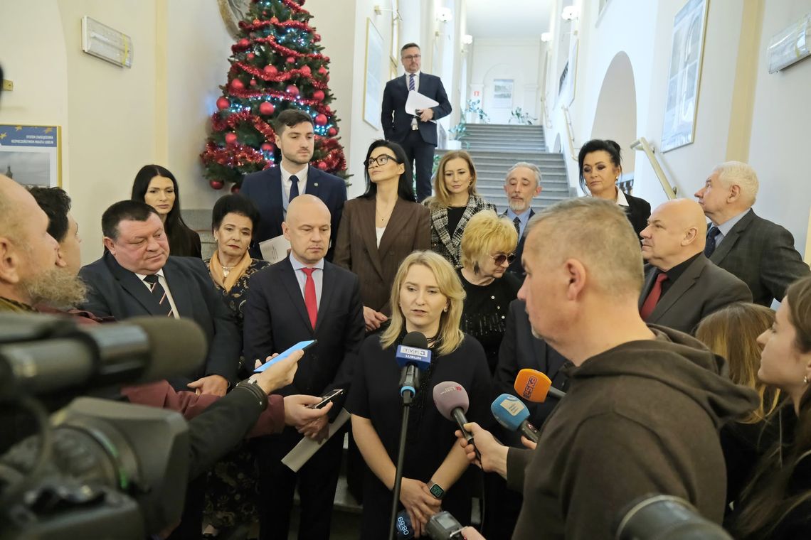 Przedświąteczna szopka w ratuszu radni żuka lublin