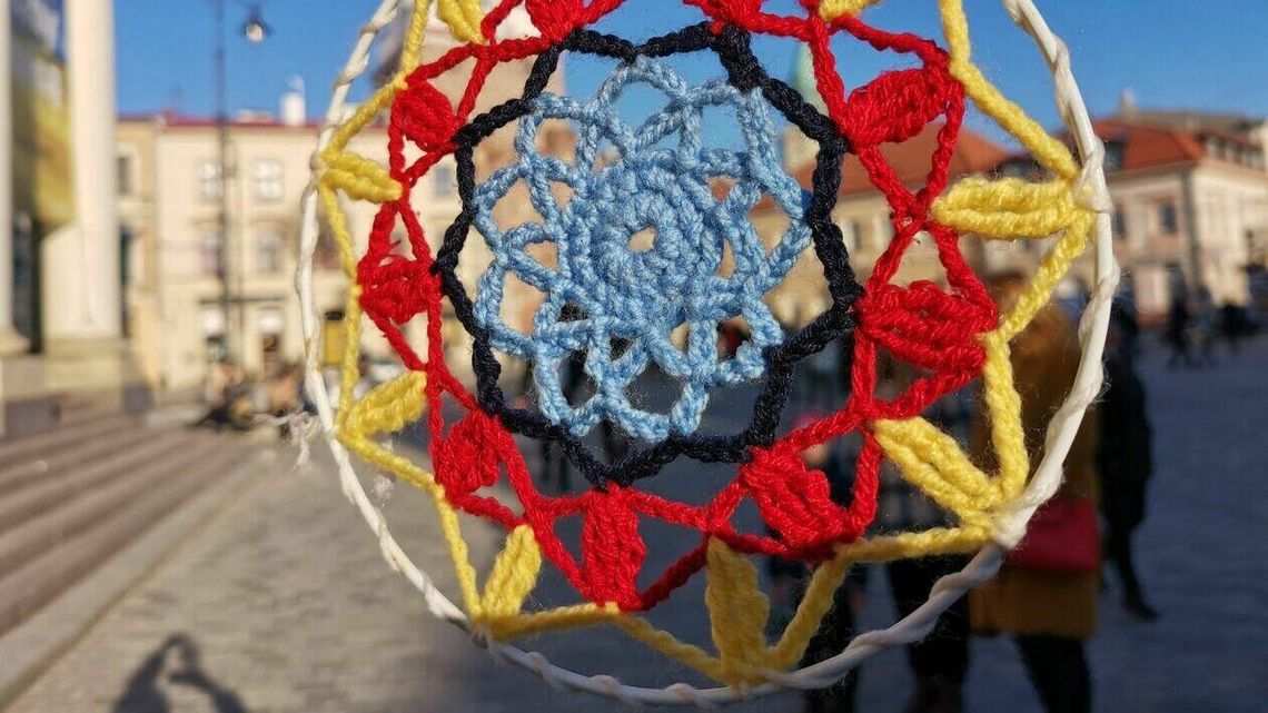 Przedszkolaki w Lublinie przywitają niebiesko-żółtą wiosnę z włóczki