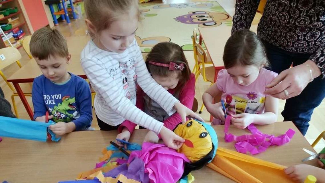 Przedszkolaki wracają dopiero 12 kwietnia. Jak starać się o zasiłek opiekuńczy?