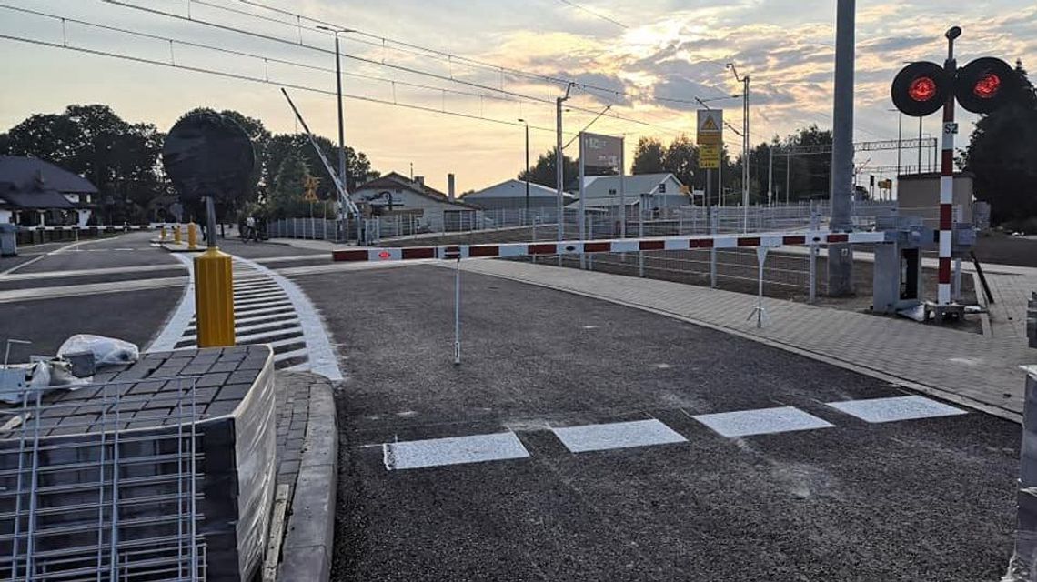 Przejazd kolejowy w Miłocinie. Ciągła linia zostaje, problem mieszkańców rozwiążą inaczej