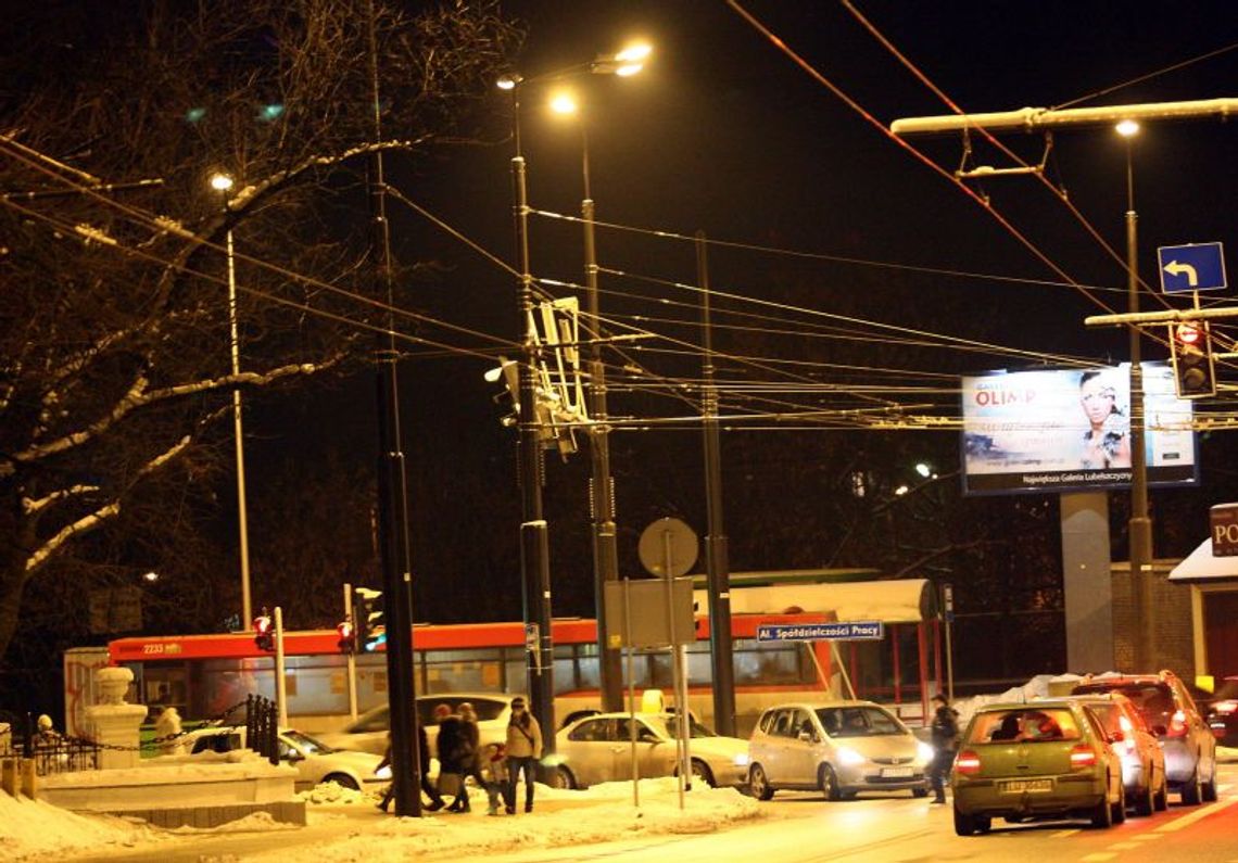 Przejazdu nie zamkną, słupów nie wymieniają Przejazdu nie zamkną, słupów nie wymieniają