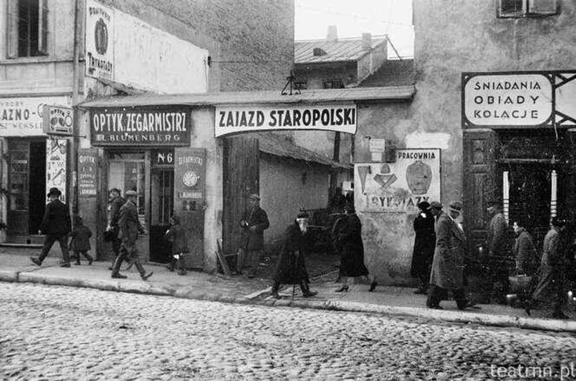 Przejażdżka po przedwojennej ulicy Świętoduskiej. Zobacz niezwykłą panoramę