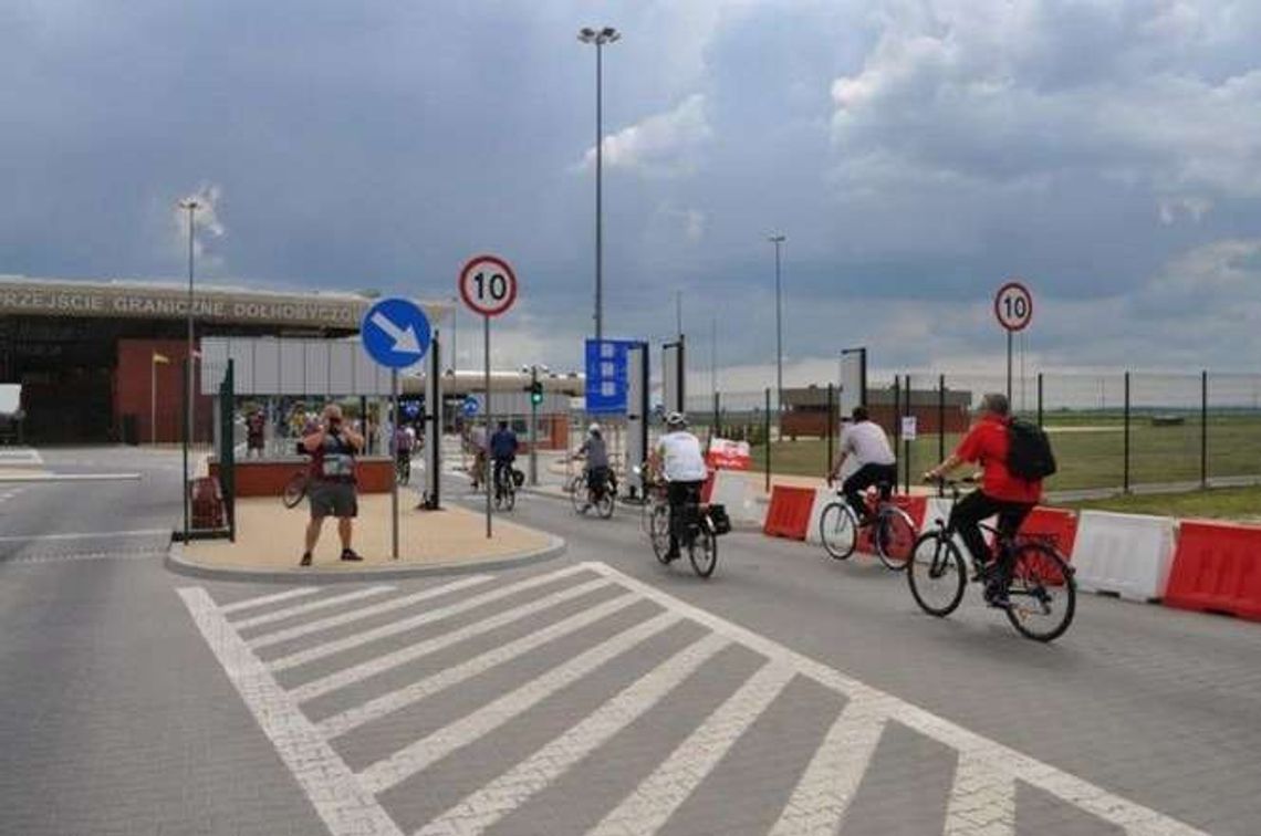 Przejście piesze i rowerowe w Dołhobyczowie przekroczyło 1300 osób Przejście piesze i rowerowe w Dołhobyczowie przekroczyło 1300 osób