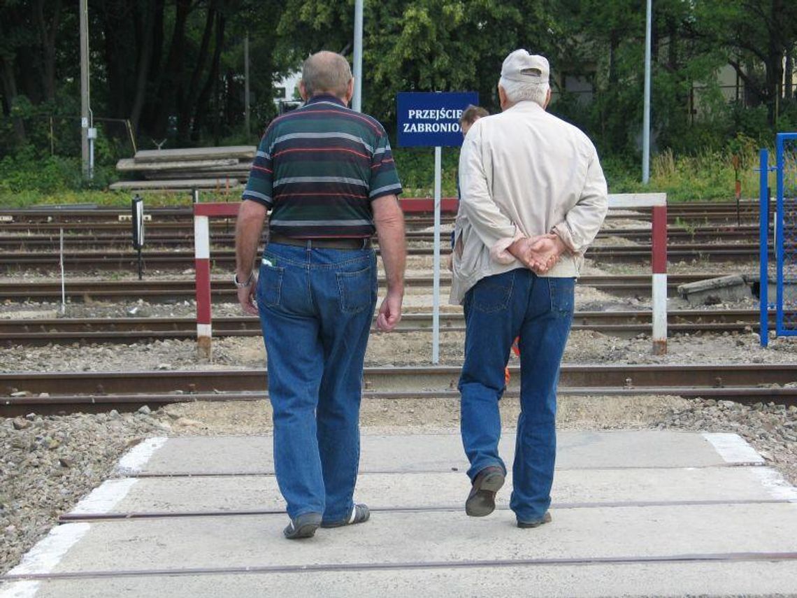Przejście przez torowisko przy dworcu w Chełmie okazało się nielegalne
