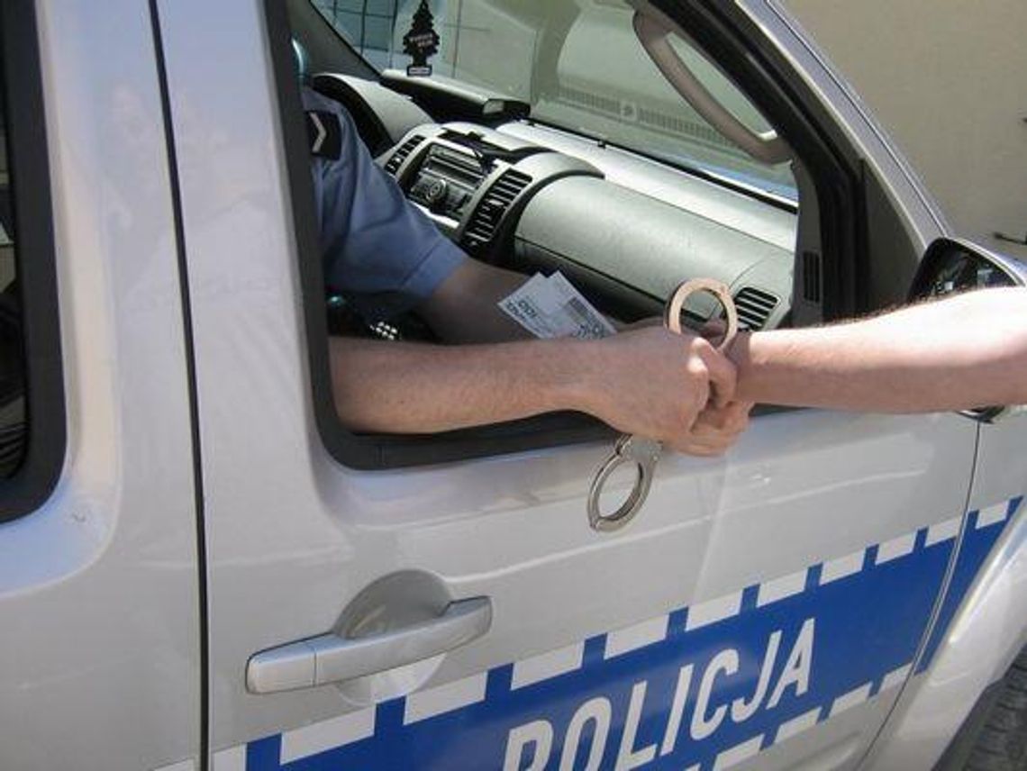 Przekroczył prędkość. Chciał przekupić policjantów