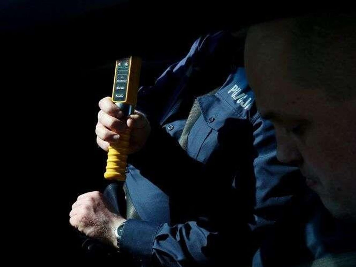 Przekroczył prędkość i zatrzymali go policjanci. Okazało się, że jest pijany