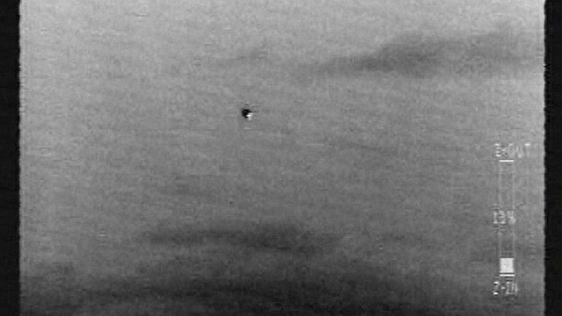 Przeleciał przez granicę na motolotni. Po chwili na łąkę zaczęły spadać paczki