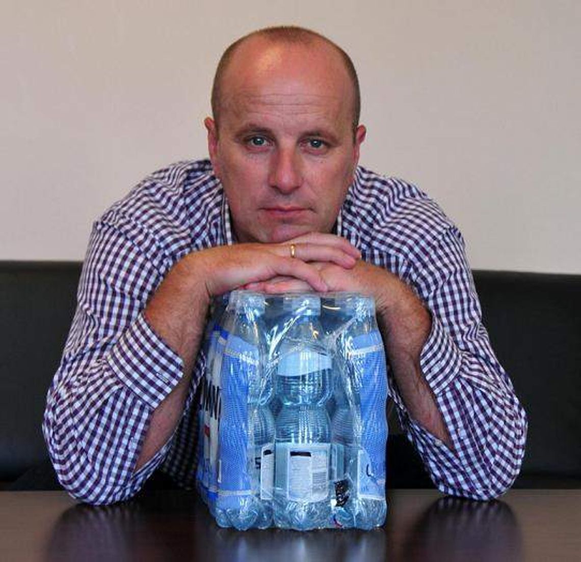 Przelew i mineralna zamiast kubła wody