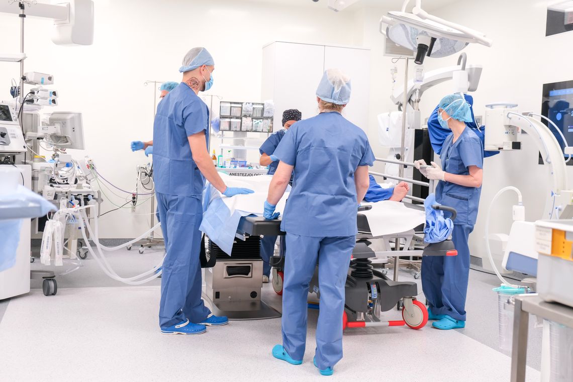 Przełomowa operacja w Lublinie. Neurochirurdzy pomogli pacjentowi z achondroplazją Przełomowa operacja w Lublinie. Neurochirurdzy pomogli pacjentowi z achondroplazją