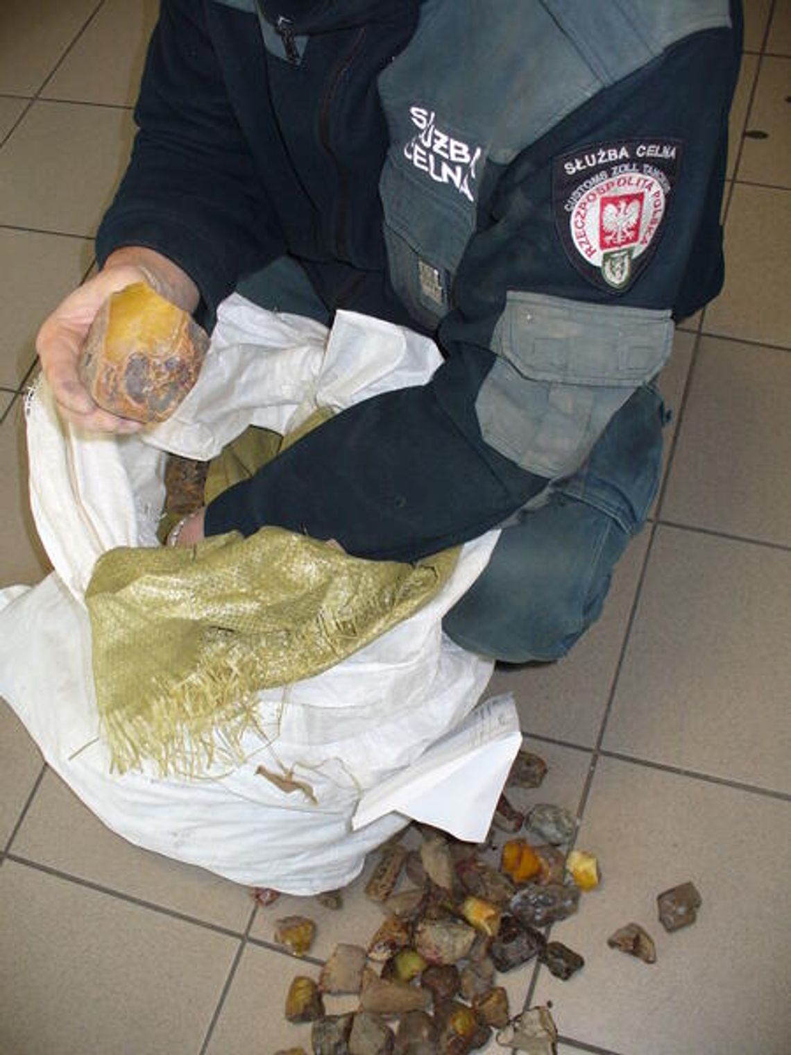 Przemycała bursztyn warty 90 tys. zł. \"Chciałam upiększyć ogródek\"