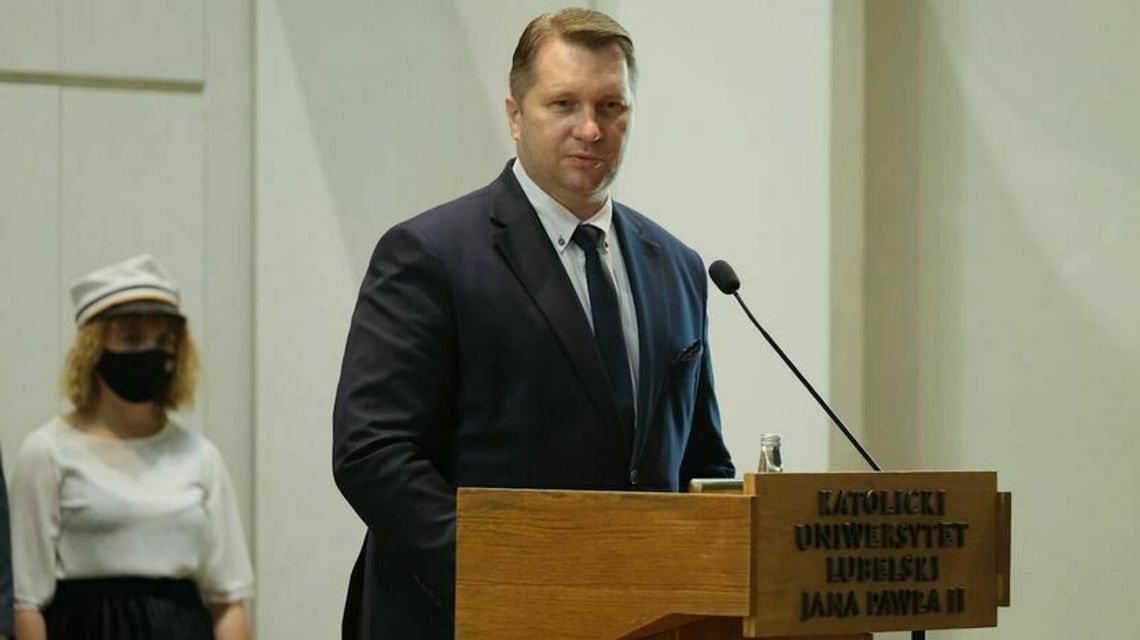 Przemysław Czarnek ogłosił, że wraca nauka zdalna. Ale nie dla wszystkich uczniów