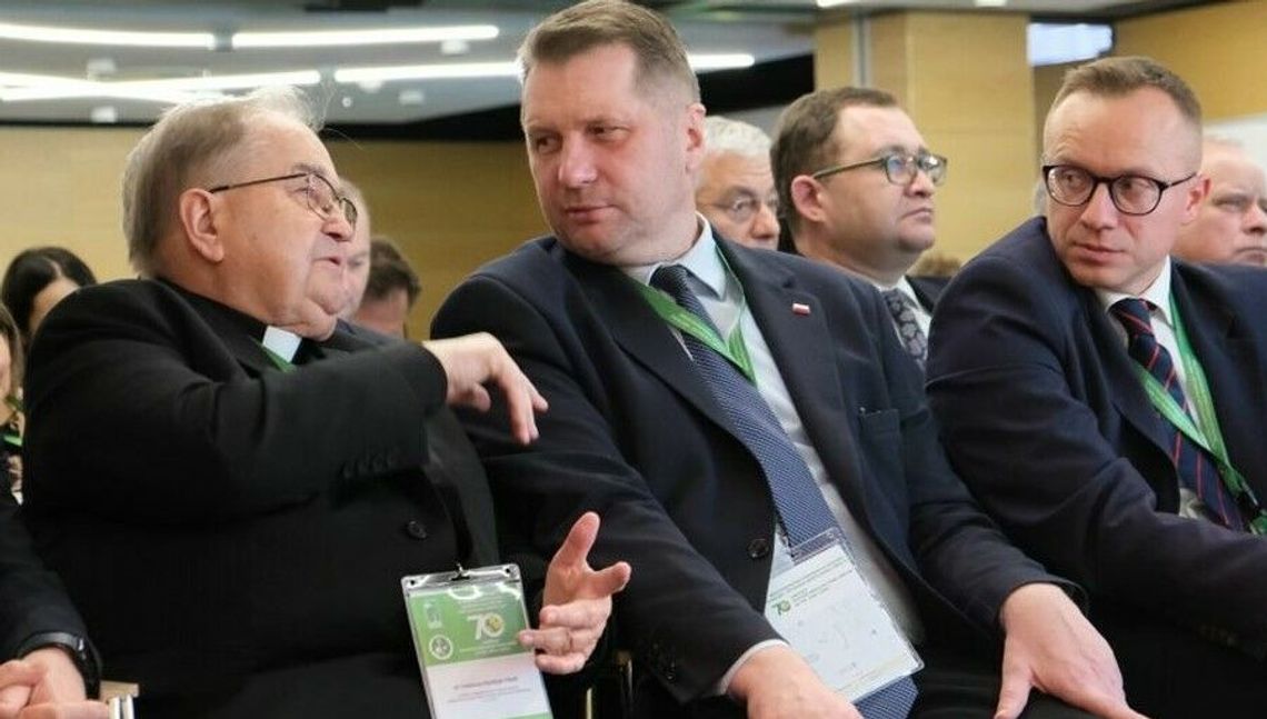 Przemysław Czarnek zdradził co myśli o Bonie Rodzicielskimi, in vitro, podwyżkach dla nauczycieli i kandydowaniu na prezesa PiS Przemysław Czarnek zdradził co myśli o Bonie Rodzicielskimi, in vitro, podwyżkach dla nauczycieli i kandydowaniu na prezesa PiS