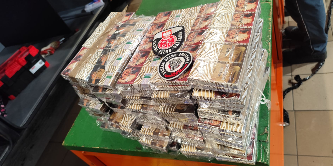 Przemyt nie po ich myśli. Funkcjonariusze znaleźli papierosy ukryte w kołach zapasowych