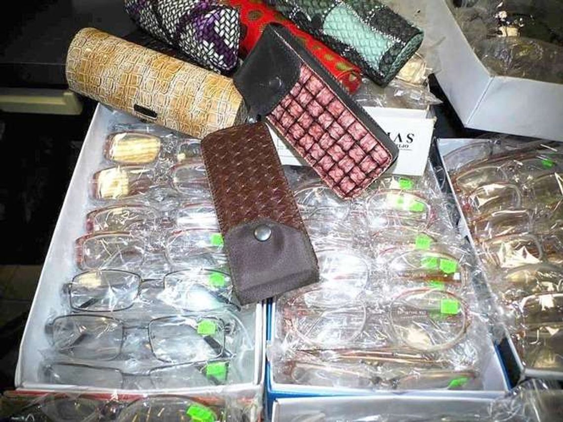 Przemytnicy wpadli z okularami i zegarkami Przemytnicy wpadli z okularami i zegarkami