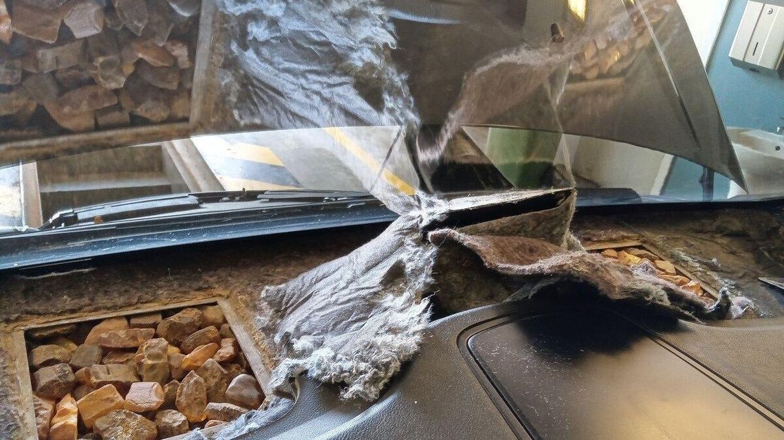 Przemytnicza niespodzianka pod deską rozdzielczą 