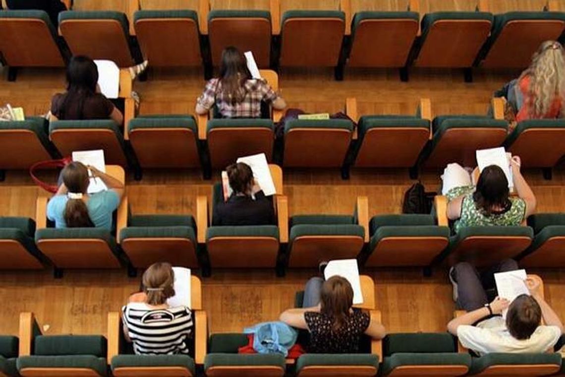 Przerwa świąteczna w szkołach i na uczelniach. Studenci mają wolne do 6 stycznia