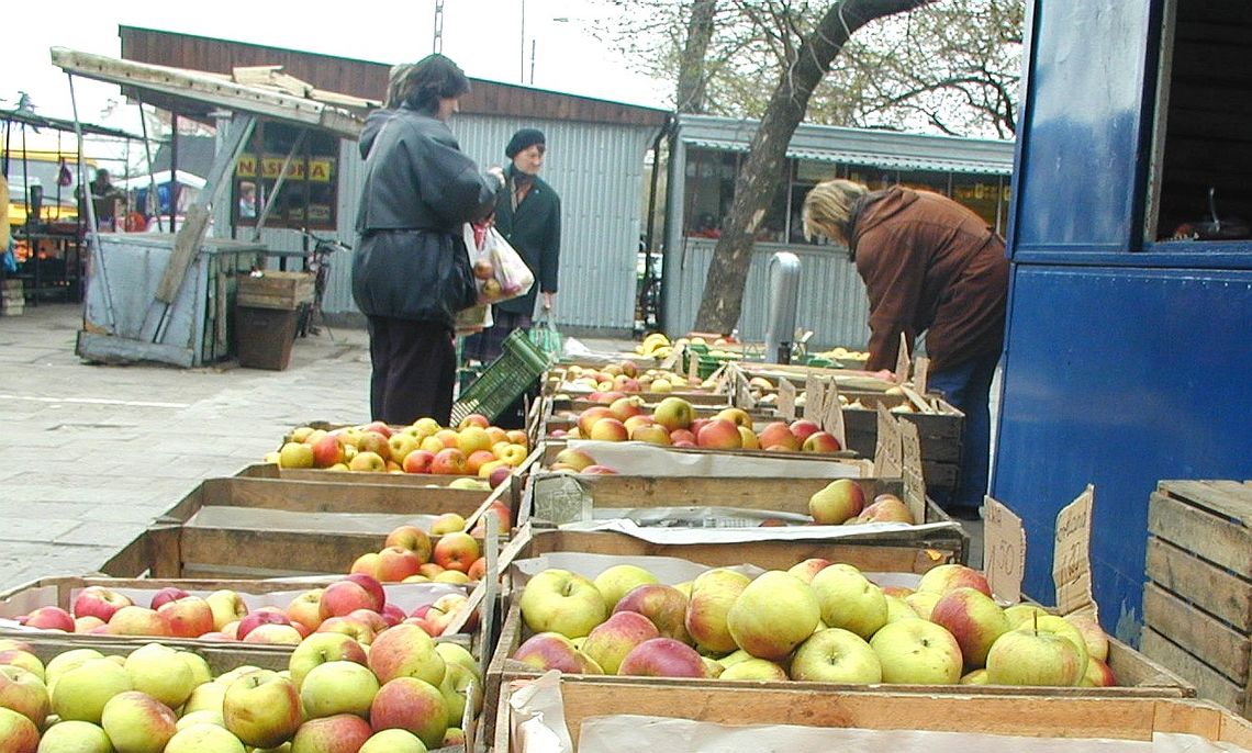 Przerzucanie jabłek przez Bug Przerzucanie jabłek przez Bug