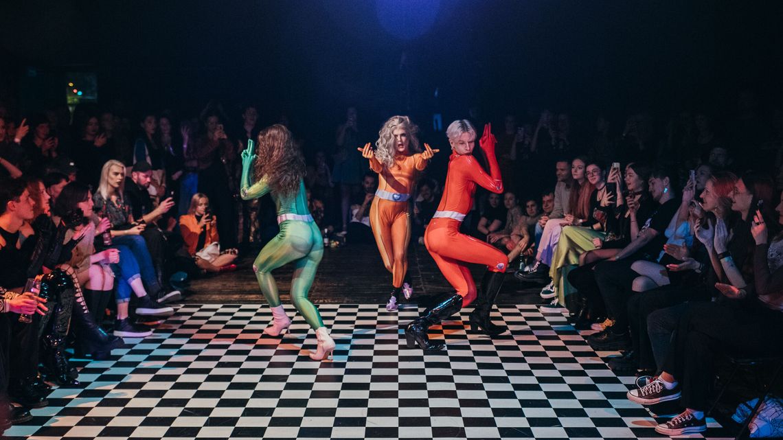 Przestrzenie Sztuki. Taniec nie daje się zamknąć na jednej scenie