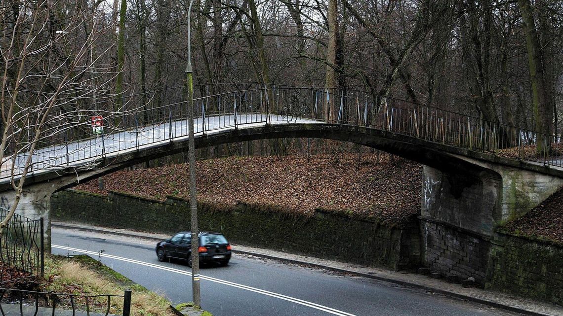 Przetarg na remont kładki do powtórki. Firmy chcą za dużo