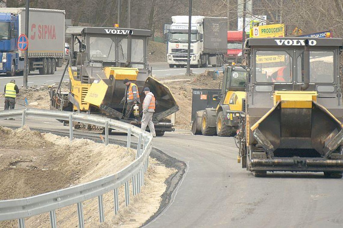 Przetestują tymczasową jezdnię, a potem zamkną al. Warszawską Przetestują tymczasową jezdnię, a potem zamkną al. Warszawską
