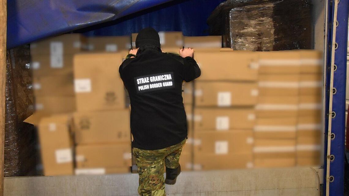 Przez półtora roku przemycili papierosy za ponad milion złotych