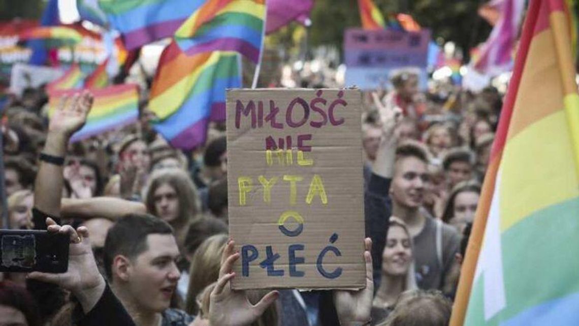 Przez uchwały anty-LGBT polskie miasta nie dostaną pieniędzy z UE