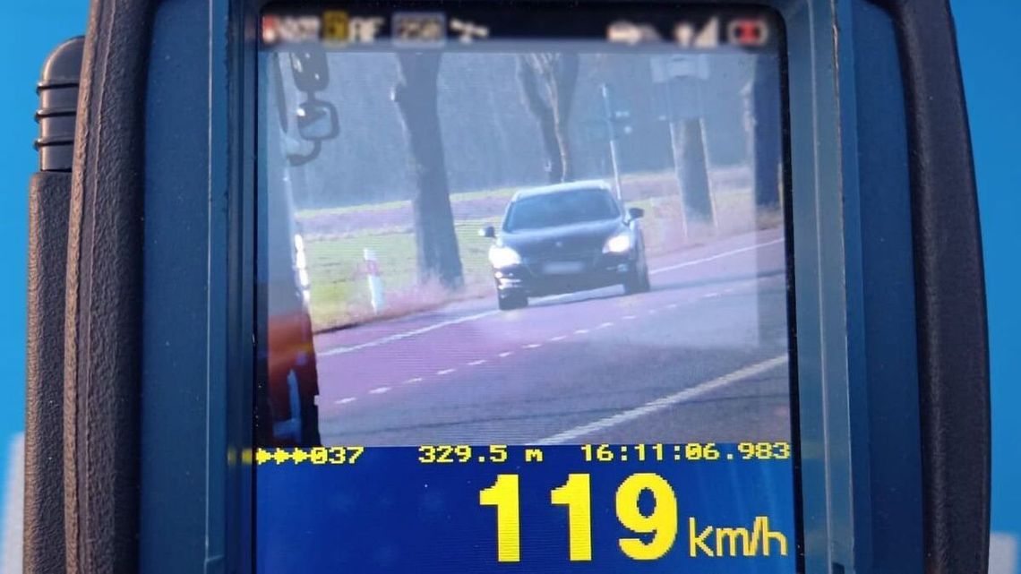 Przez wieś jak po autostradzie. Mandat za tę jazdę na pewno „zabolał”