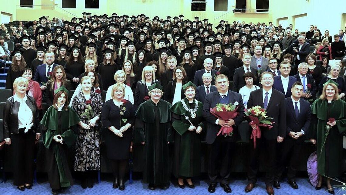 Przybyło 188 farmaceutów, kosmetologów i analityków medycznych