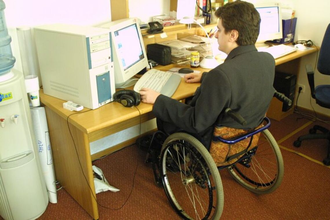 Przychodzi praca do człowieka