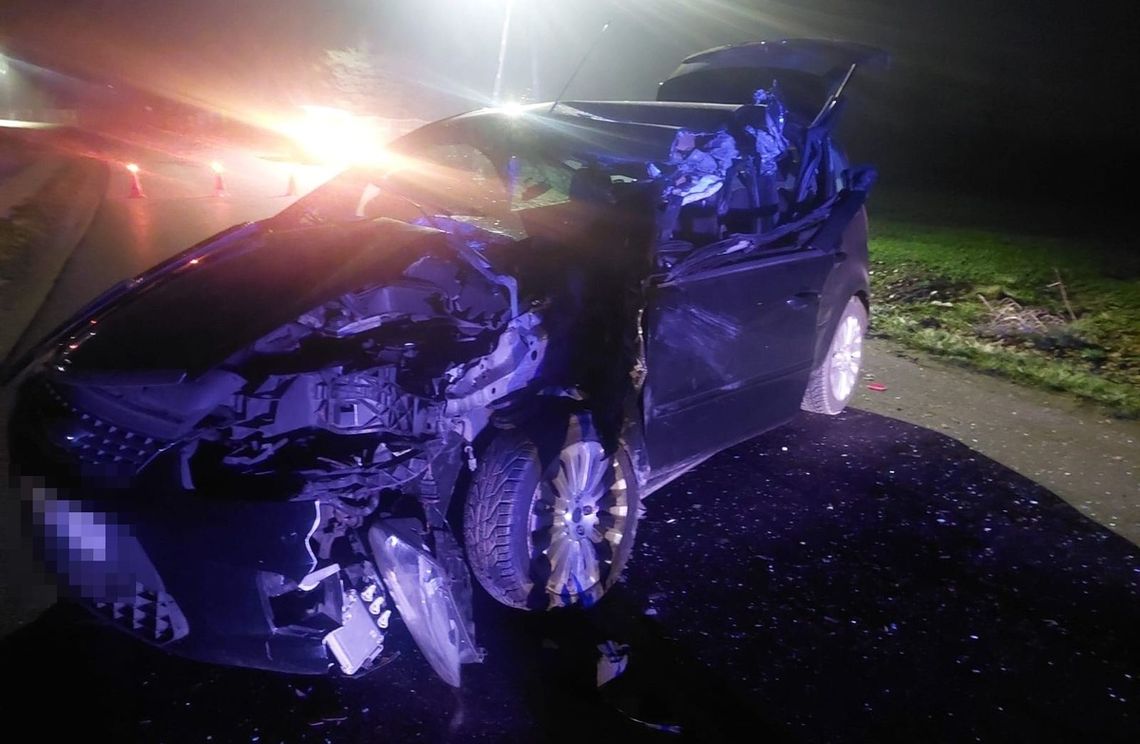 Przyczepa odczepiła się od ciągnika i uderzyła w osobówkę. Groźne zdarzenie w gminie Mełgiew Przyczepa odczepiła się od ciągnika i uderzyła w osobówkę. Groźne zdarzenie w gminie Mełgiew