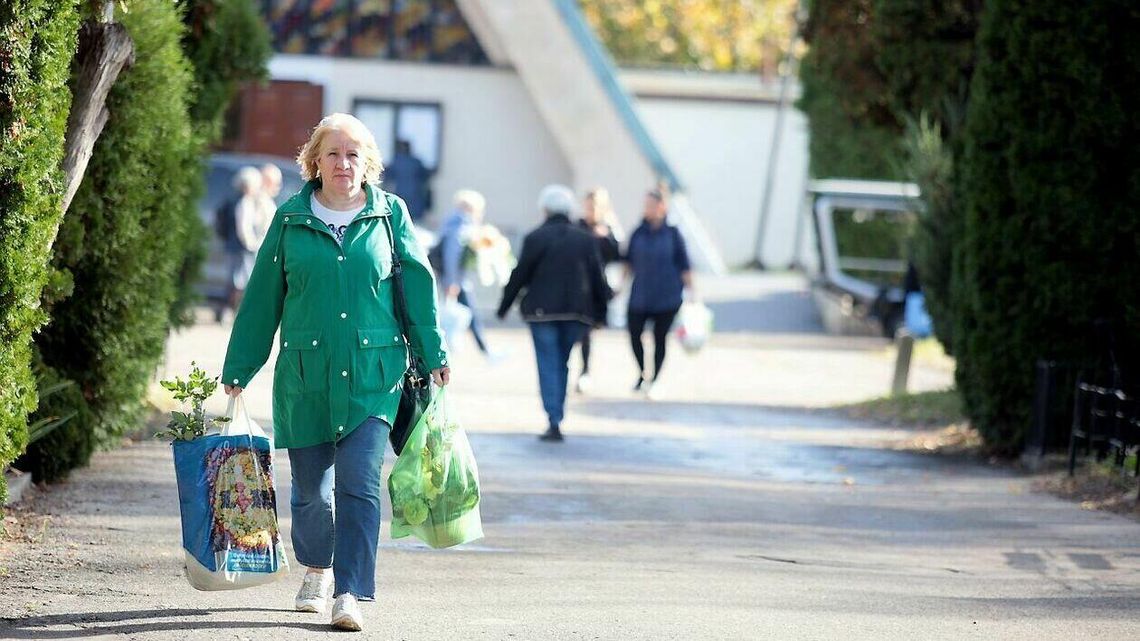Przygotowania do Zaduszek idą pełną parą. Tłumy na największej nekropolii