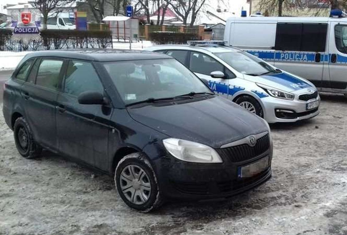 Przyjechał autem na komendę, policjant zabrał mu prawo jazdy Przyjechał autem na komendę, policjant zabrał mu prawo jazdy