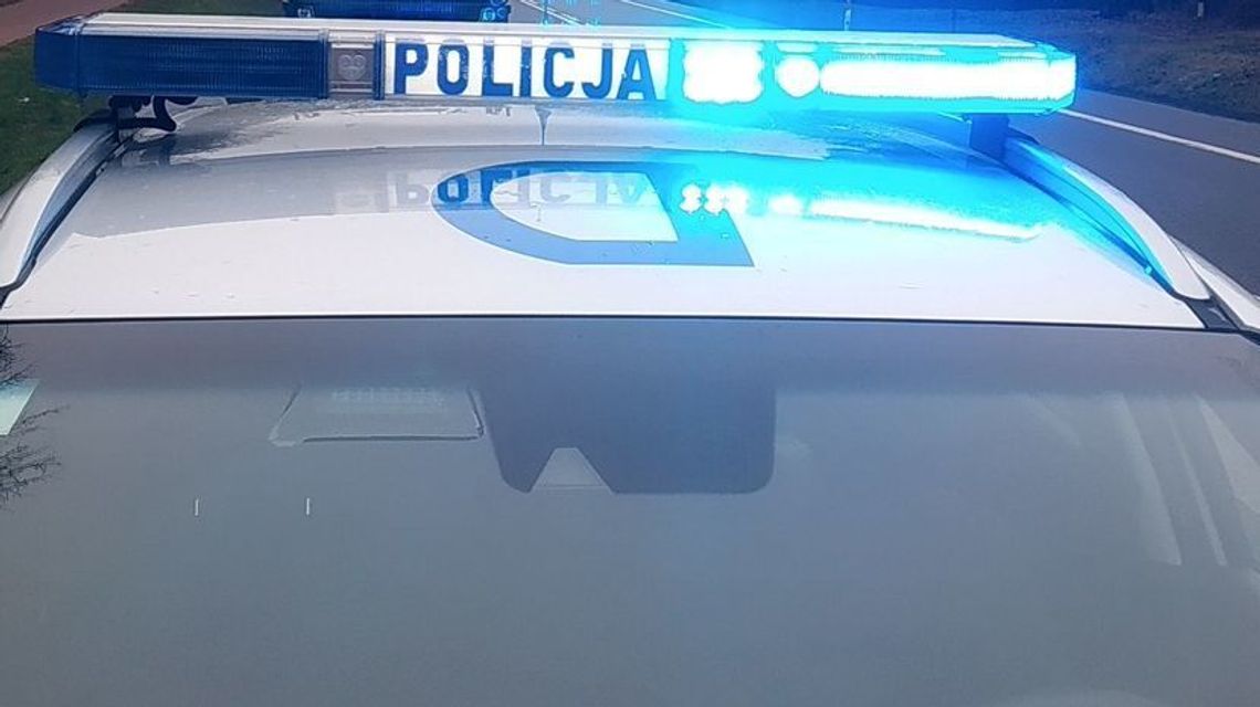 Przyjechał do skupu sprzedać owoce. Pijany pracownik najechał mu wózkiem widłowym na nogę