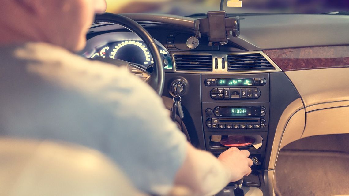 Przyjechał do warsztatu samochodem. Nie zauważył, że wyjechał nie swoim