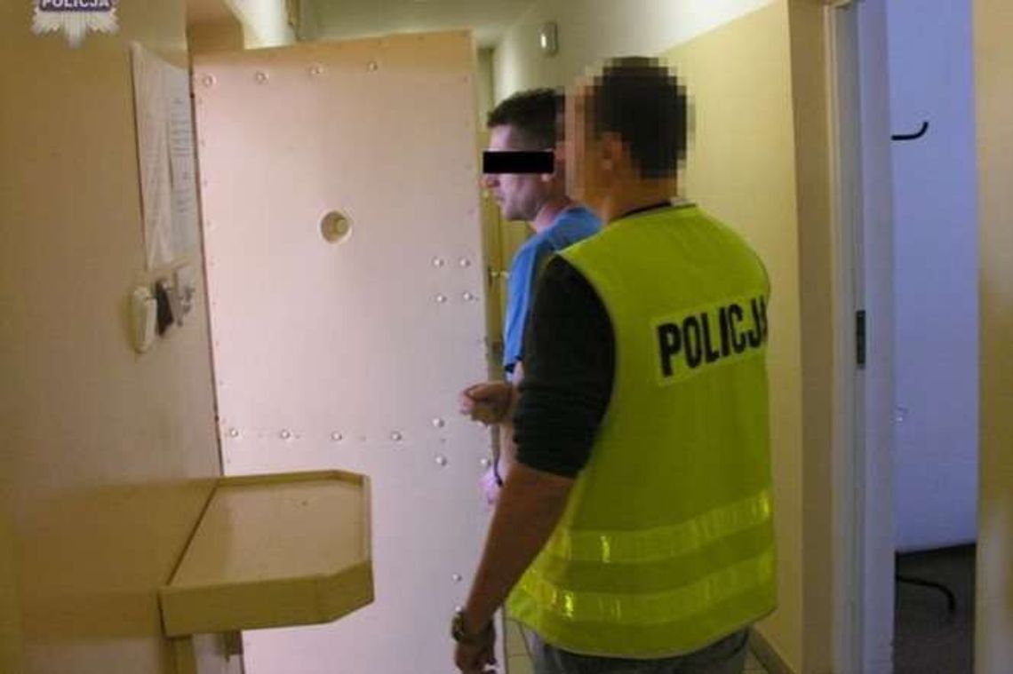 Przyjechał po pieniądze. Pobili go i zmusili do podpisania umowy na sprzedaż auta