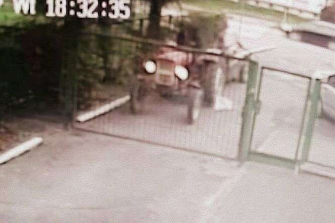 Przyjechał traktorem na policję zapytać czy nie znają dobrego prawnika. Był jeden problem