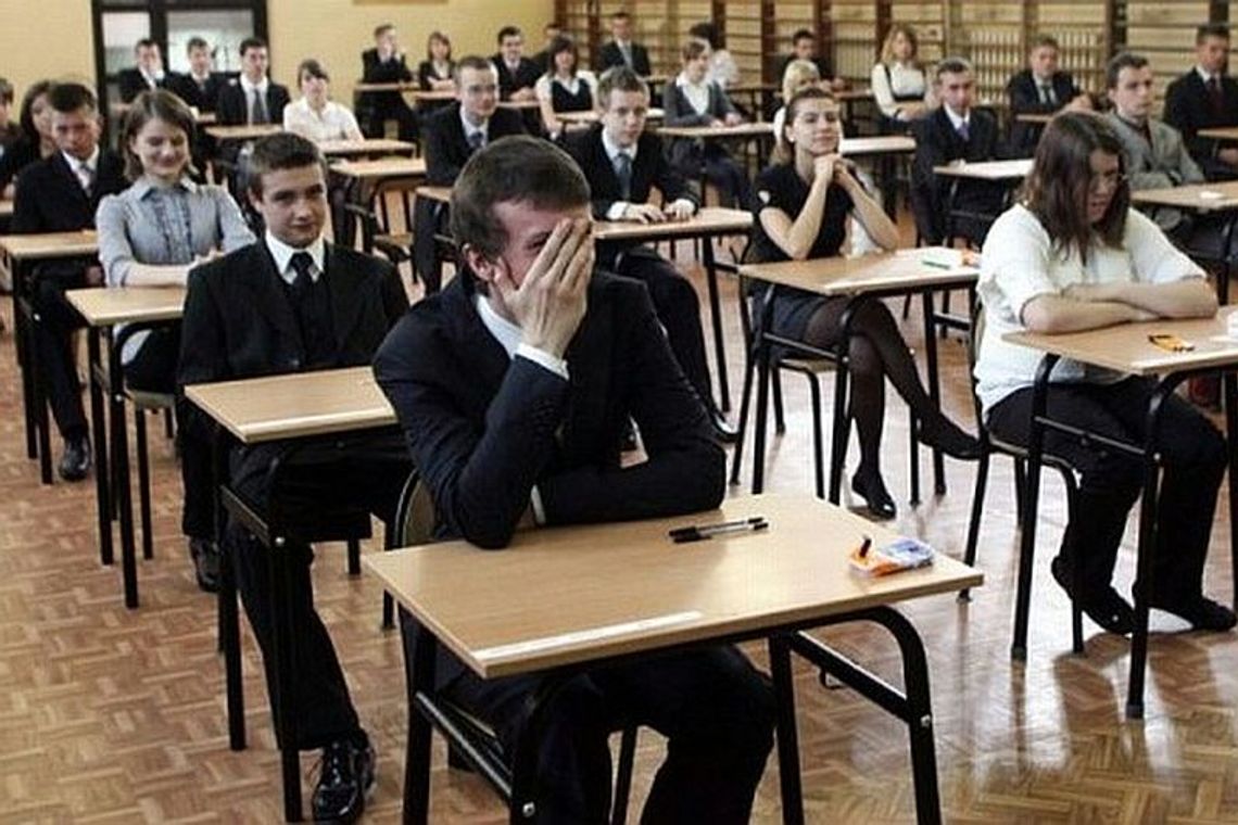 Przykładowe testy z egzaminu gimnazjalnego. Dziś historia i WOS