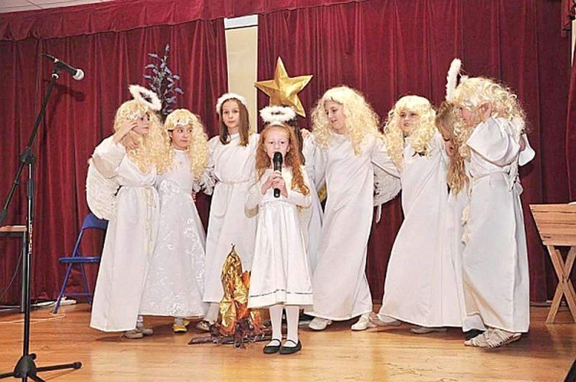 Przyleciały Anioły na Pierwszy Gminny Przegląd Jasełkowy