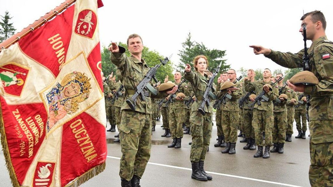 Przysięga żołnierzy obrony terytorialnej w Zamościu