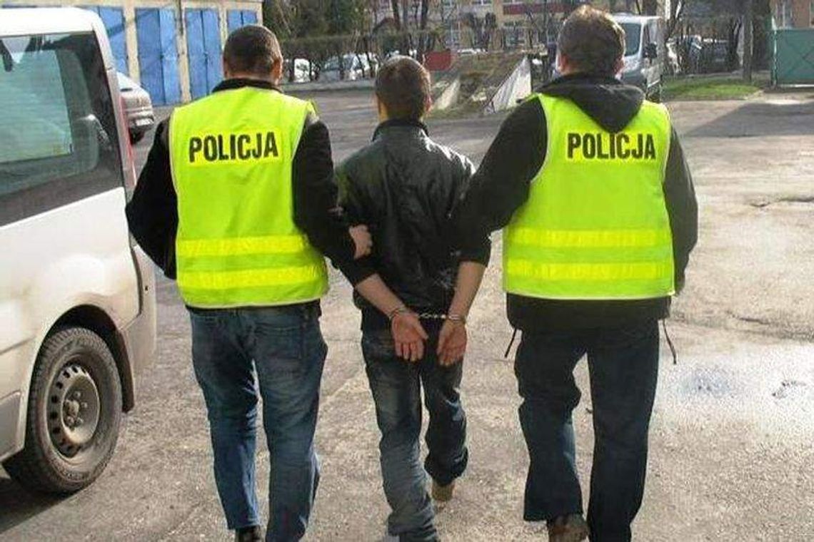 Przystawił jej nóż do gardła i groził. Udało jej się uciec