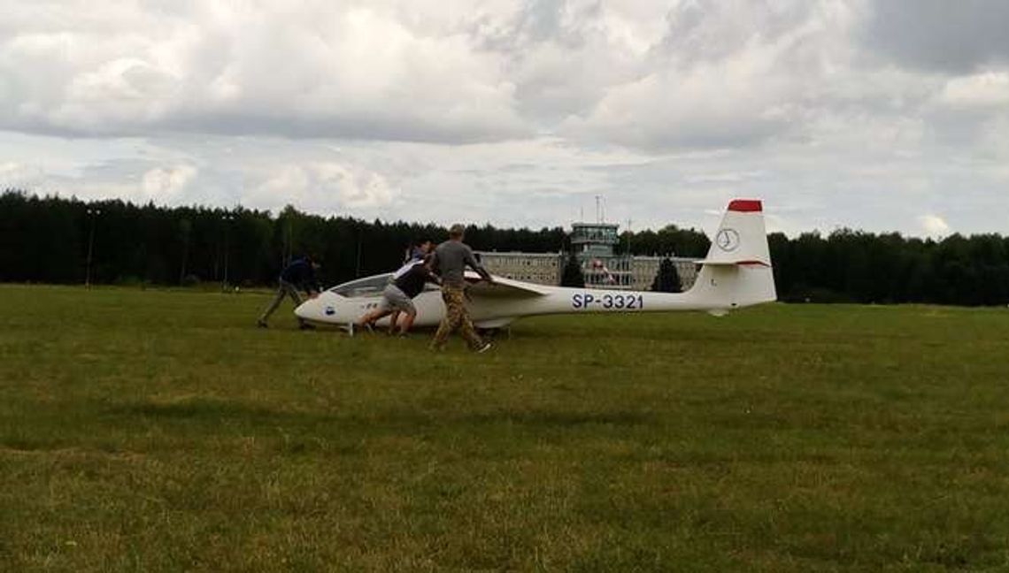 Przyszli piloci szkolą się na lotnisku w Białej Podlaskiej