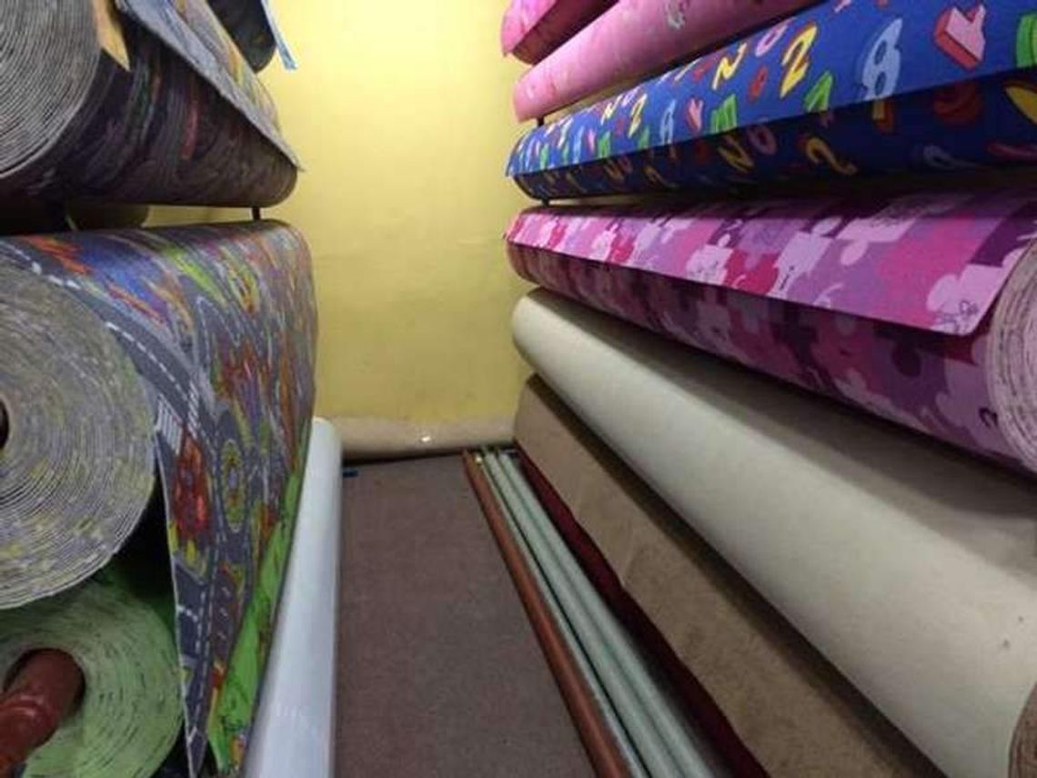 Przyznał się, że "zwinął" wykładzinę