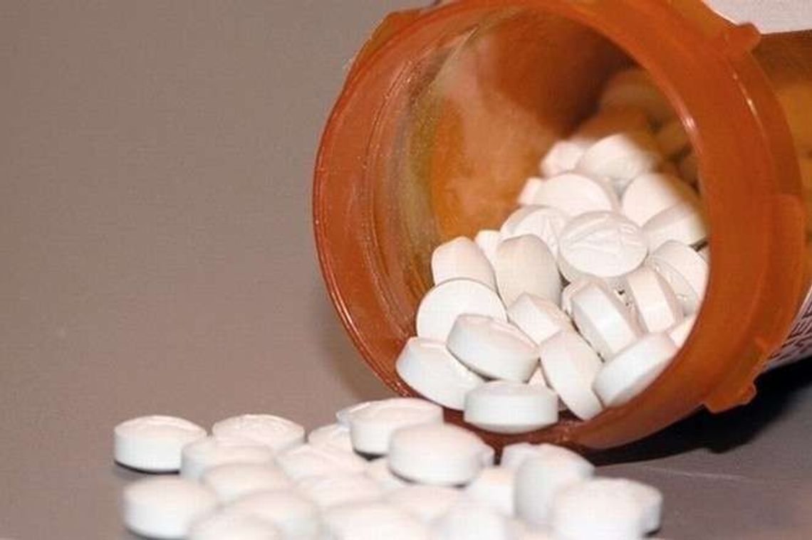 Psychotropy popili alkoholem. Ona straciła przytomność, on nie mógł się ruszyć